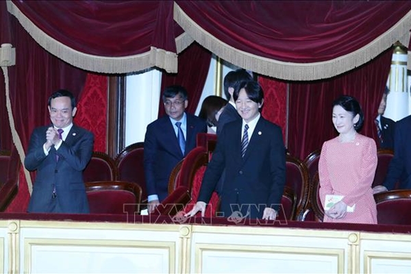 Hoàng thái tử và Công nương Nhật Bản dự công chiếu vở opera Công nữ Anio